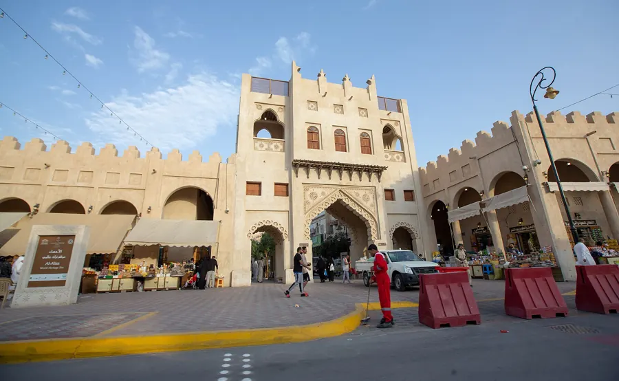 بوابة سوق القيصرية التراثية في الهفوف