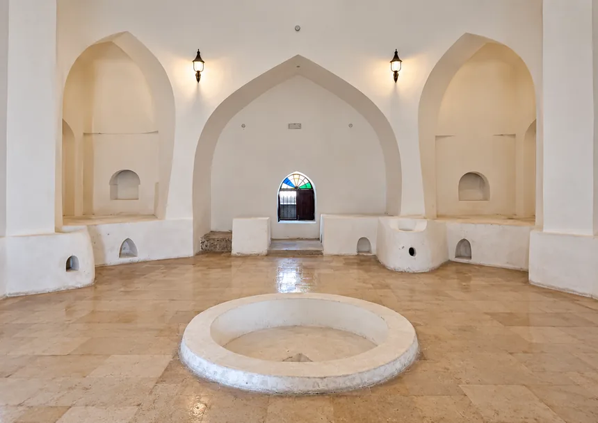 قاعة حمام البخار وبركتها الدائرية